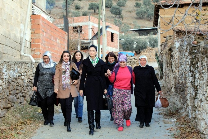 AK kadınlar yaşlı karı kocayı evlerinde ziyaret etti
 Aydın Çine Yerel_Haberler
