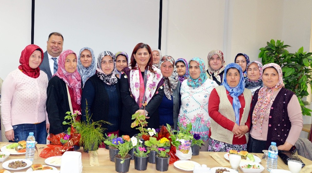 Kadın çiçek üreticileri Başkan Çerçioğlu’nu ziyaret etti
 Aydın Çine Yerel_Haberler