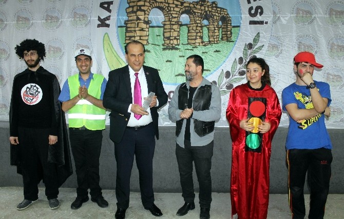 Neşeli Trafik Işıkları – Çocuk Tiyatroları Neşeli Trafik Işıkları – Çocuk Tiyatroları