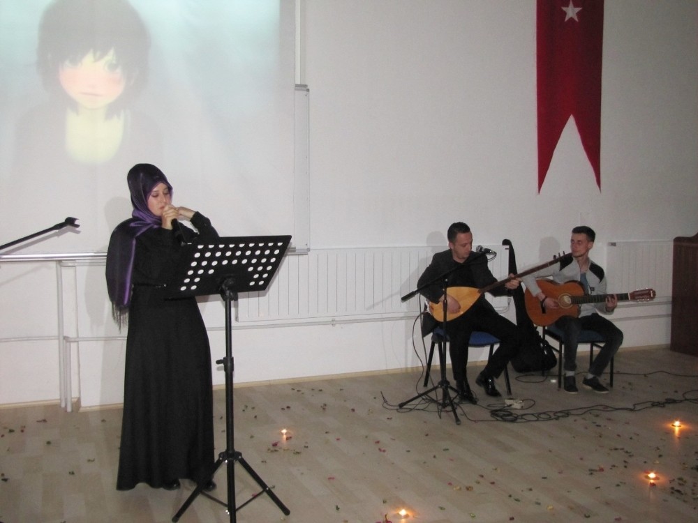 Üniversite öğrencilerinden türkü gecesi ve şiir dinletisi
 Kütahya Hisarcık Yerel_Haberler