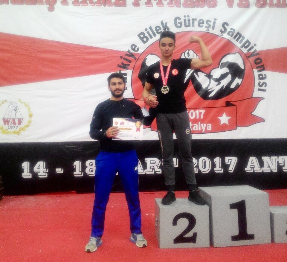 Kütahyalı bilek güreşi sporcusu Burak Öztürk, Türkiye ikincisi oldu
 Kütahya Kütahya Merkez Yerel_Haberler