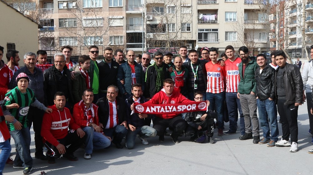Akhisar Belediyespor ile Antalyaspor taraftarlarından örnek davranış
 Manisa Akhisar Spor_Haberleri