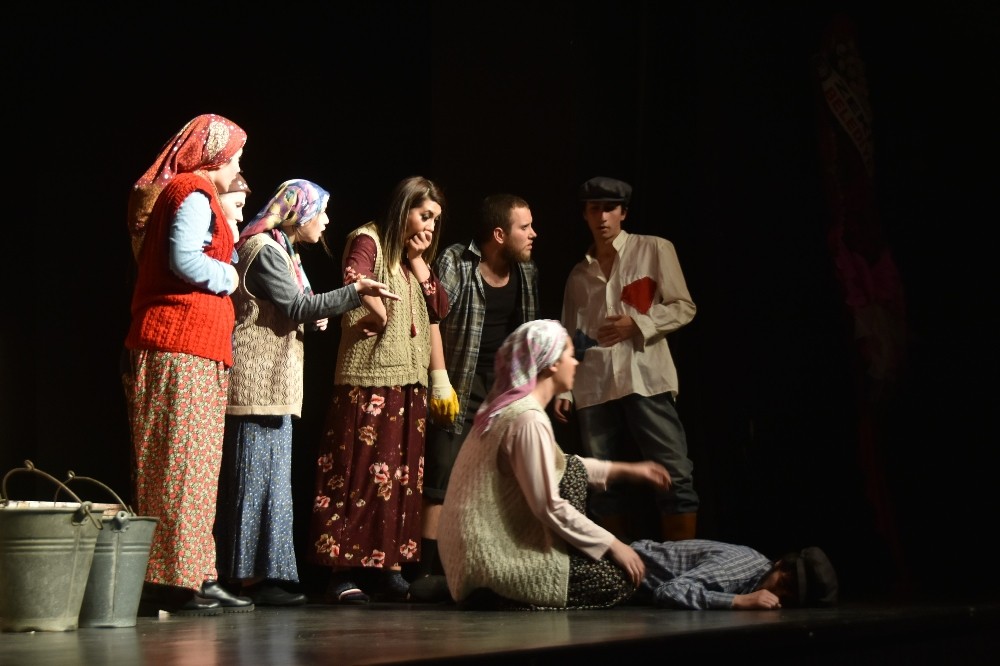 Salihli’de tiyatro gününe özel oyun sergilediler
 Manisa Salihli Yerel_Haberler