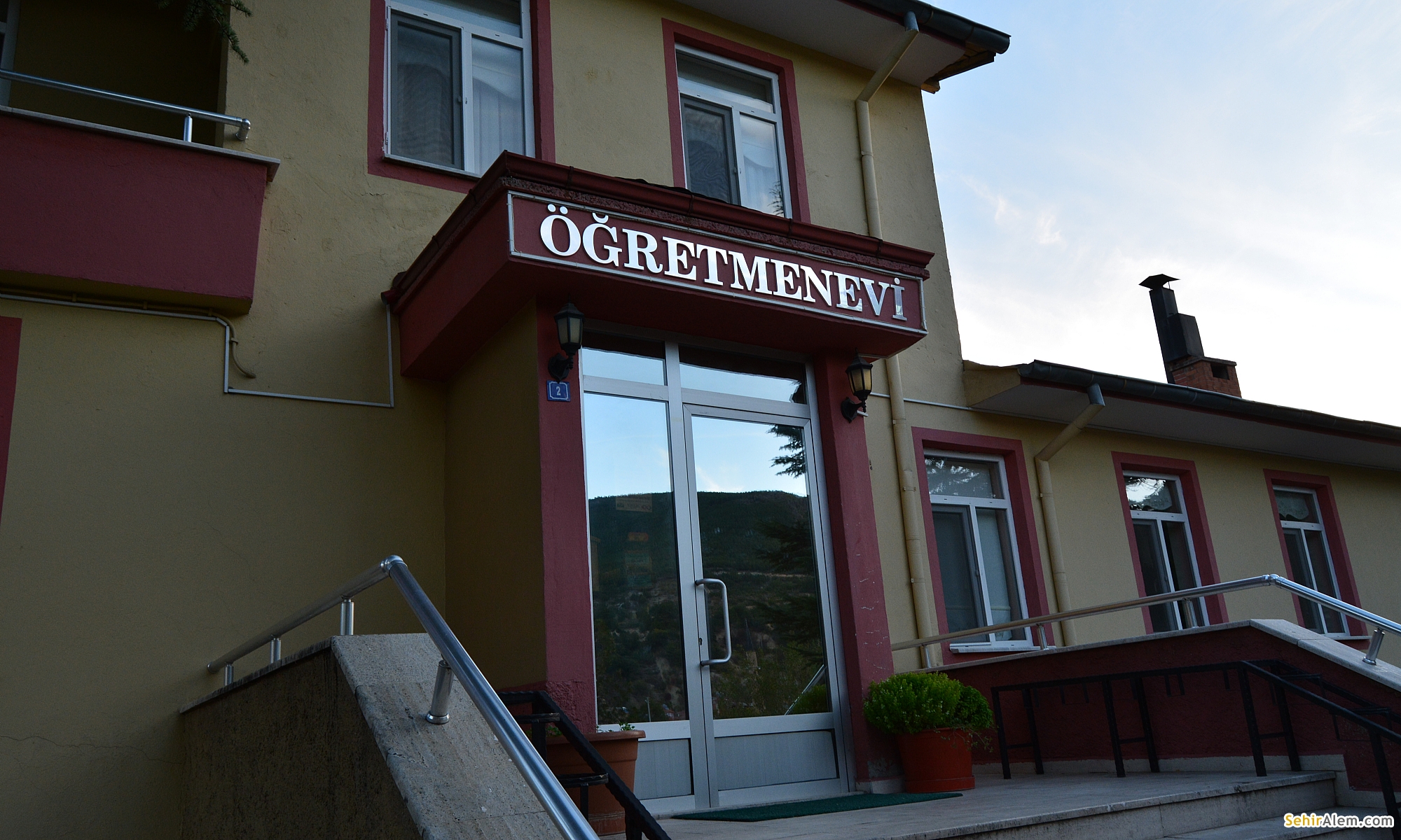 Şaphane Öğretmen Evi Kütahya Şaphane Devlet Kurumları