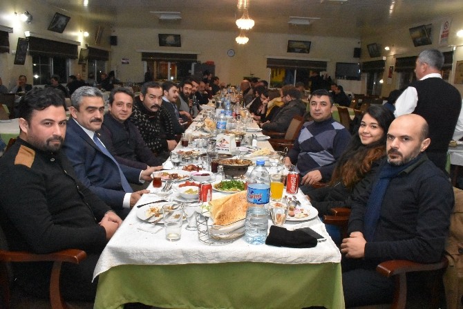 Aydn Kuyucak Yerel_Haberler - Haluk Alck, Gazetecilerle akam yemeinde bulutu
