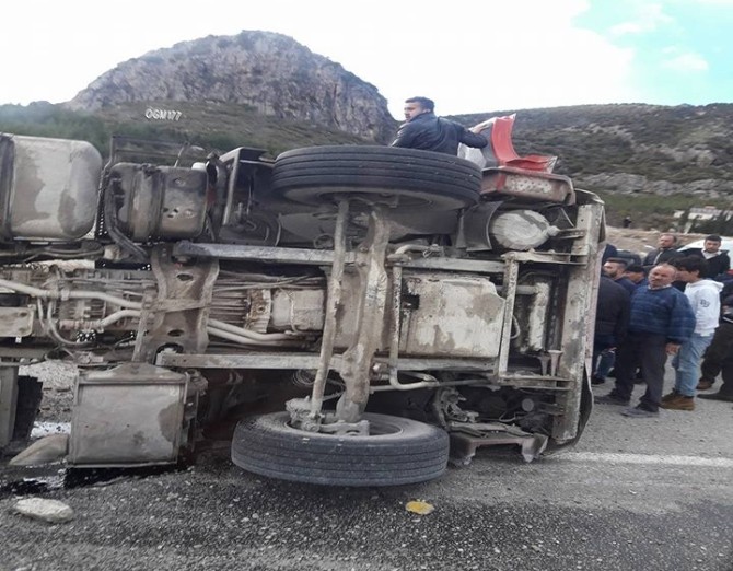 Denizli Acpayam Yerel_Haberler - Kum ykl kamyon devrildi: 1 yaral
