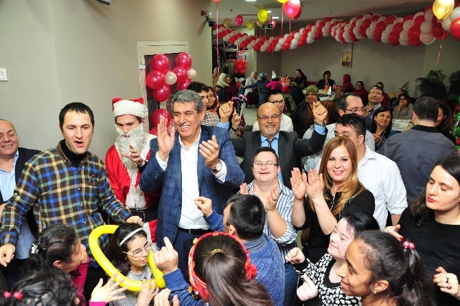 zmir Balova Yerel_Haberler - Balovada engelli genlere zel yeni yl partisi
