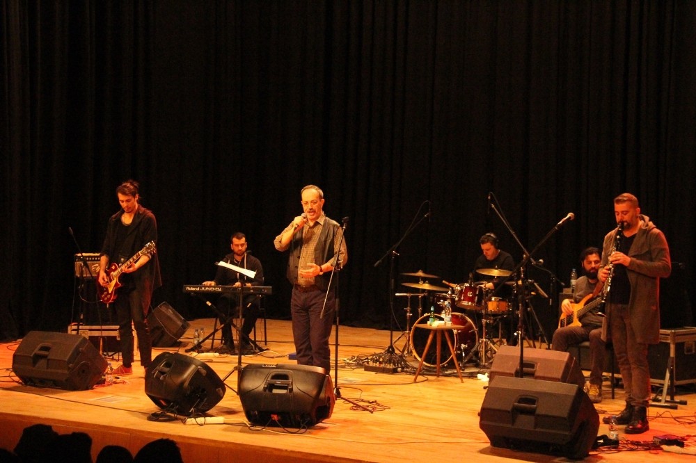 zmir Bergama Yerel_Haberler - Hsn Arkandan Bergamal hemehrilerine unutulmaz konser
