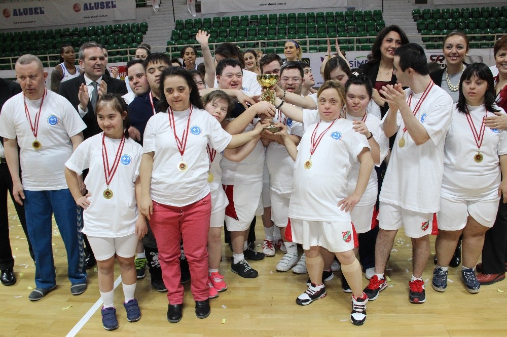 zmir Bornova Spor_Haberleri - Down sendromlu sporcular ampiyonluk adayna fark att
