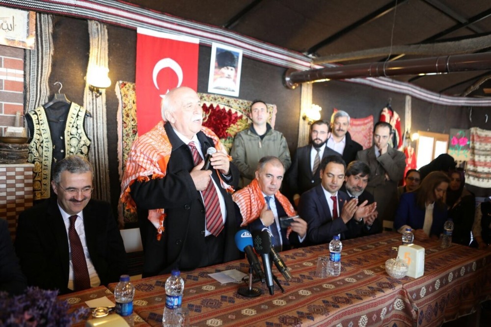 zmir Bornova Politika_Haberleri - Bakan Avc, zmirin Fethi kutlamalar kapsamnda sergi at
