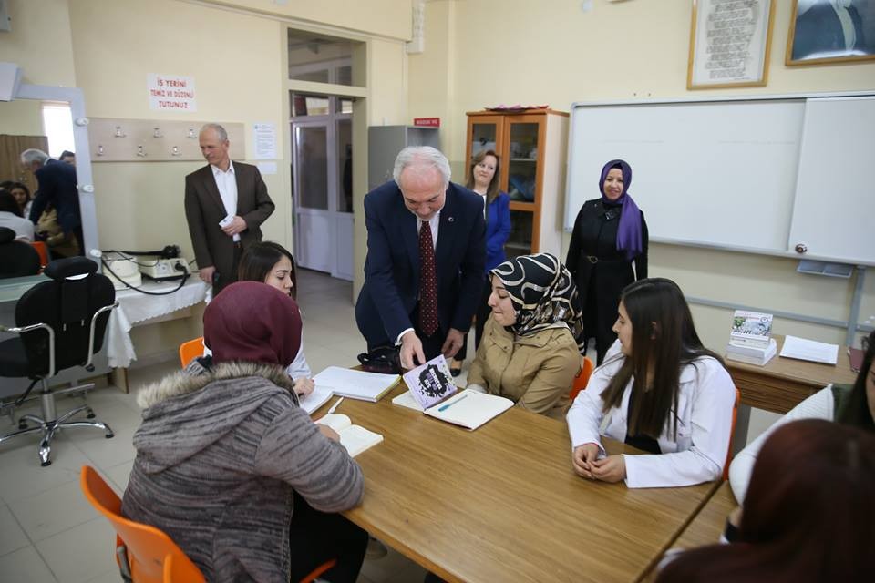 Ktahya Ktahya Merkez Yerel_Haberler - Bakan Kamil Saraolu: Bizim iin genlerin fikir, neri ve grleri ok nemli
