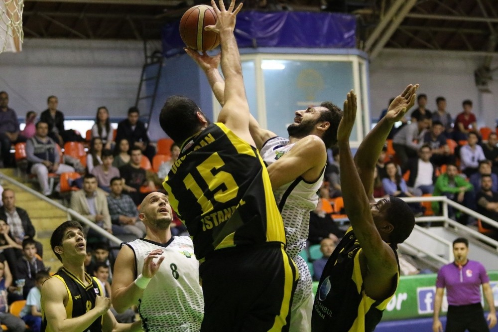 Manisa  Spor_Haberleri - Akhisar Belediyespor, Smith ile kazand
