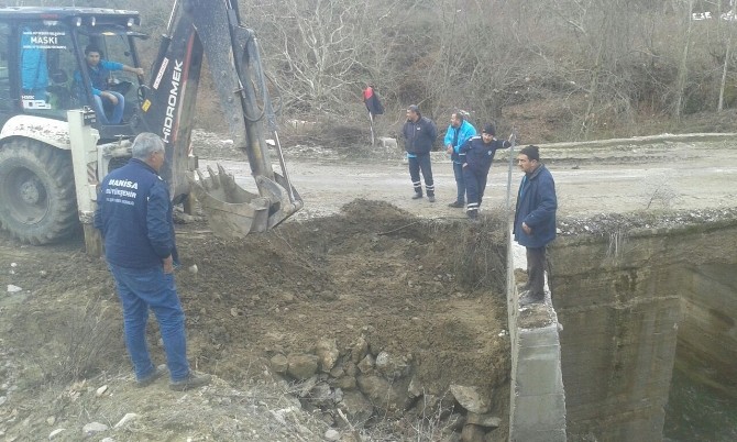 Manisa Krkaa Yerel_Haberler - Yalarn zarar verdii menfezler onarlyor
