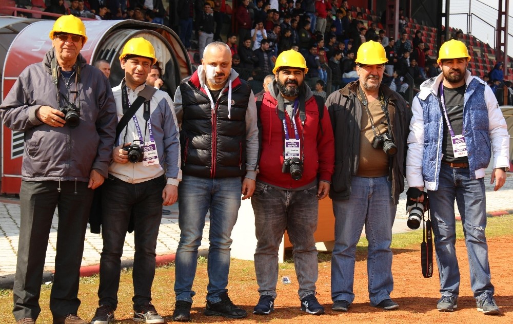 Manisa Salihli Spor_Haberleri - Yeil sahada baretli tepki
