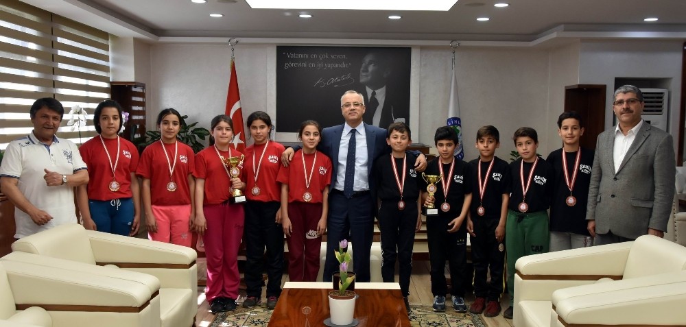 Manisa Salihli Yerel_Haberler - Salihlili rencilerden masa tenisinde il ampiyonluu
