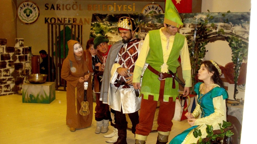 Manisa Sargl Yerel_Haberler - Sargll ocuklar Robin Hood ile glme krizine girdi
