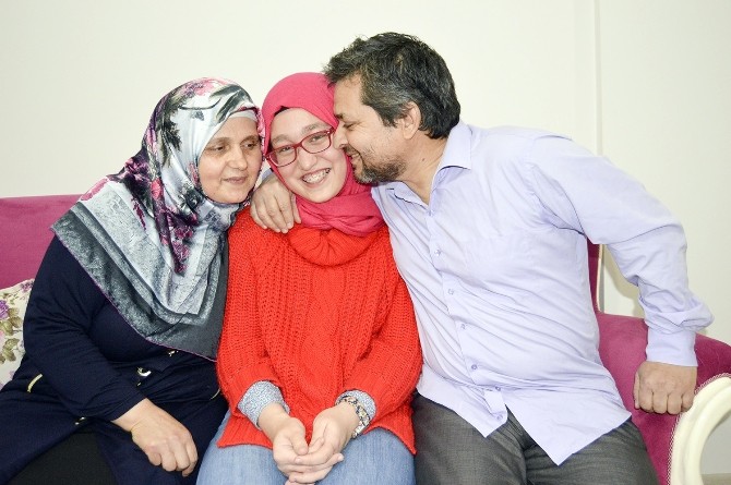 Manisa  Egitim_Haberleri - i babann kz TEOG birincilerinden oldu
