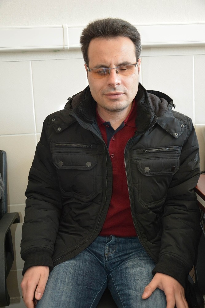 Uak  Yerel_Haberler - Grme engelli retmen Serkan idem; 